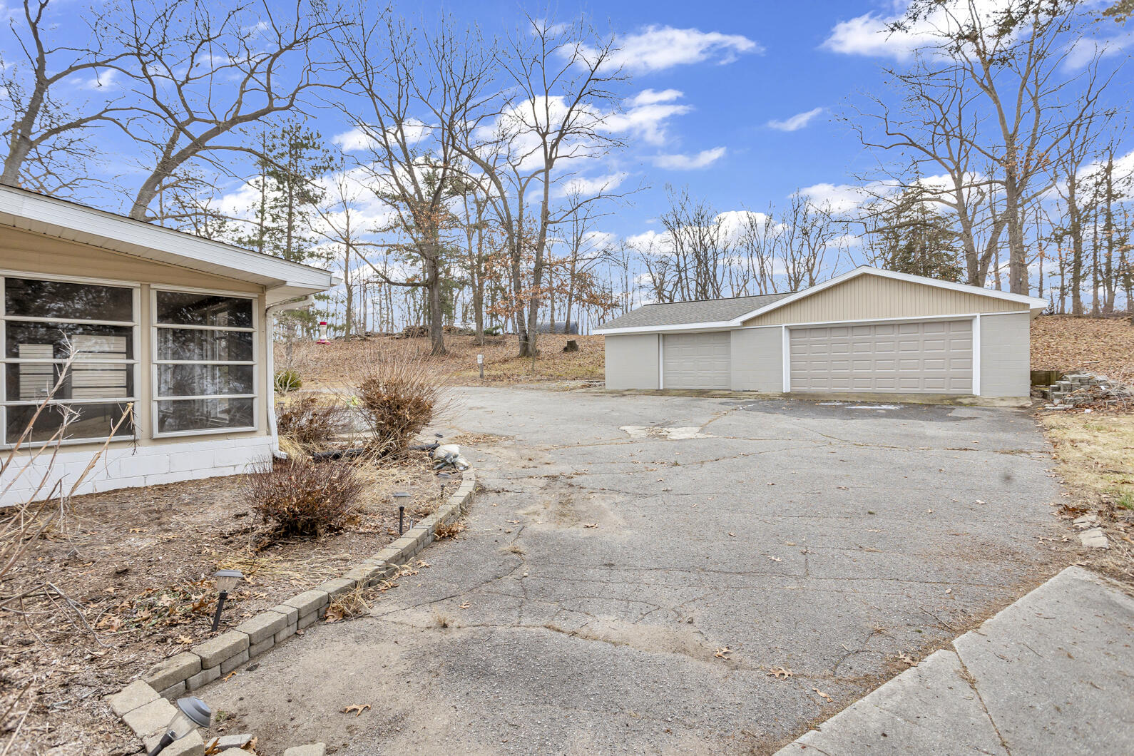 7805 Jefferson Road Brooklyn, MI 49230 - Photo 2 of 65 3 Car Garage & Workshops