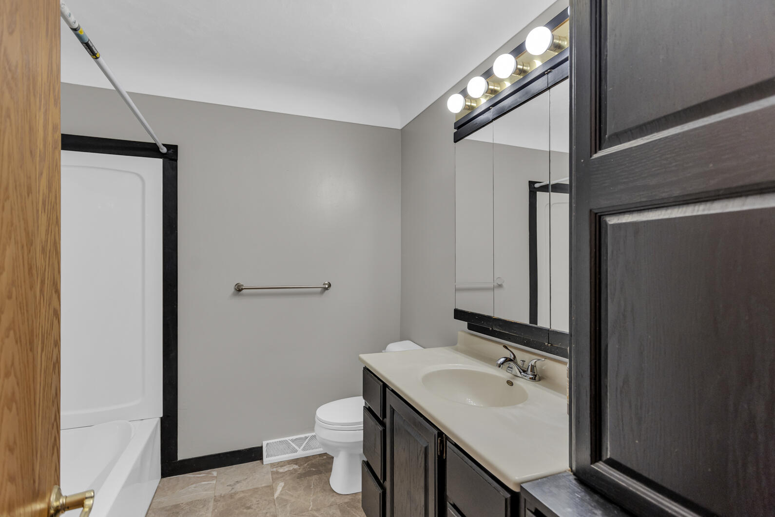 7805 Jefferson Road Brooklyn, MI 49230 - Photo 31 of 65 Bath #2