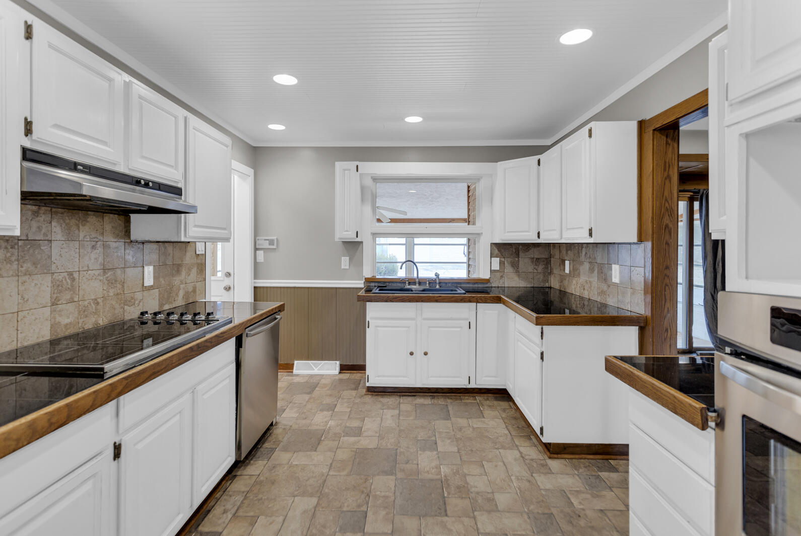 7805 Jefferson Road Brooklyn, MI 49230 - Photo 4 of 65 Spacious Kitchen