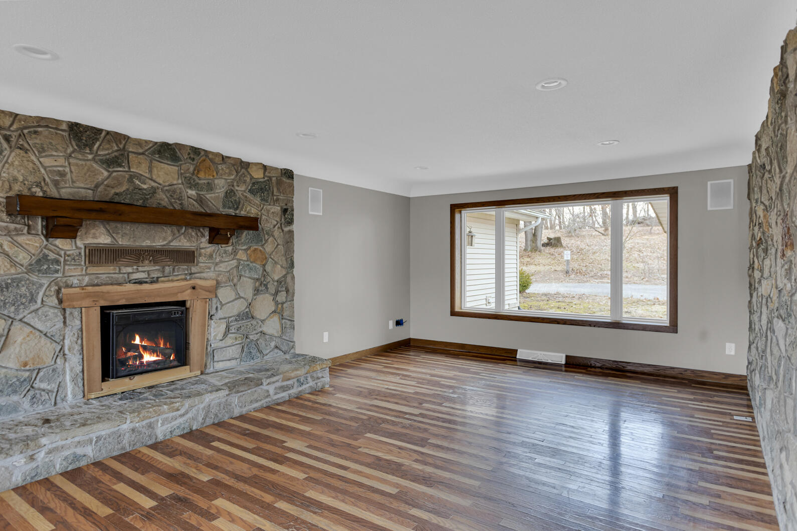 7805 Jefferson Road Brooklyn, MI 49230 - Photo 5 of 65 Living Room