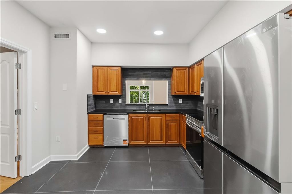 3475 Oak Valley Road Northeast, Unit 140 Atlanta, GA 30326 - Photo 26 of 41 Gallery Image 26