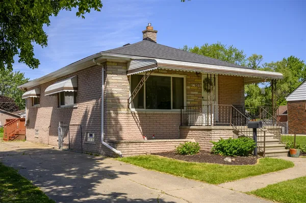 $200,000 | 27803 Ruehle Street, St. Clair Shores, MI 48081