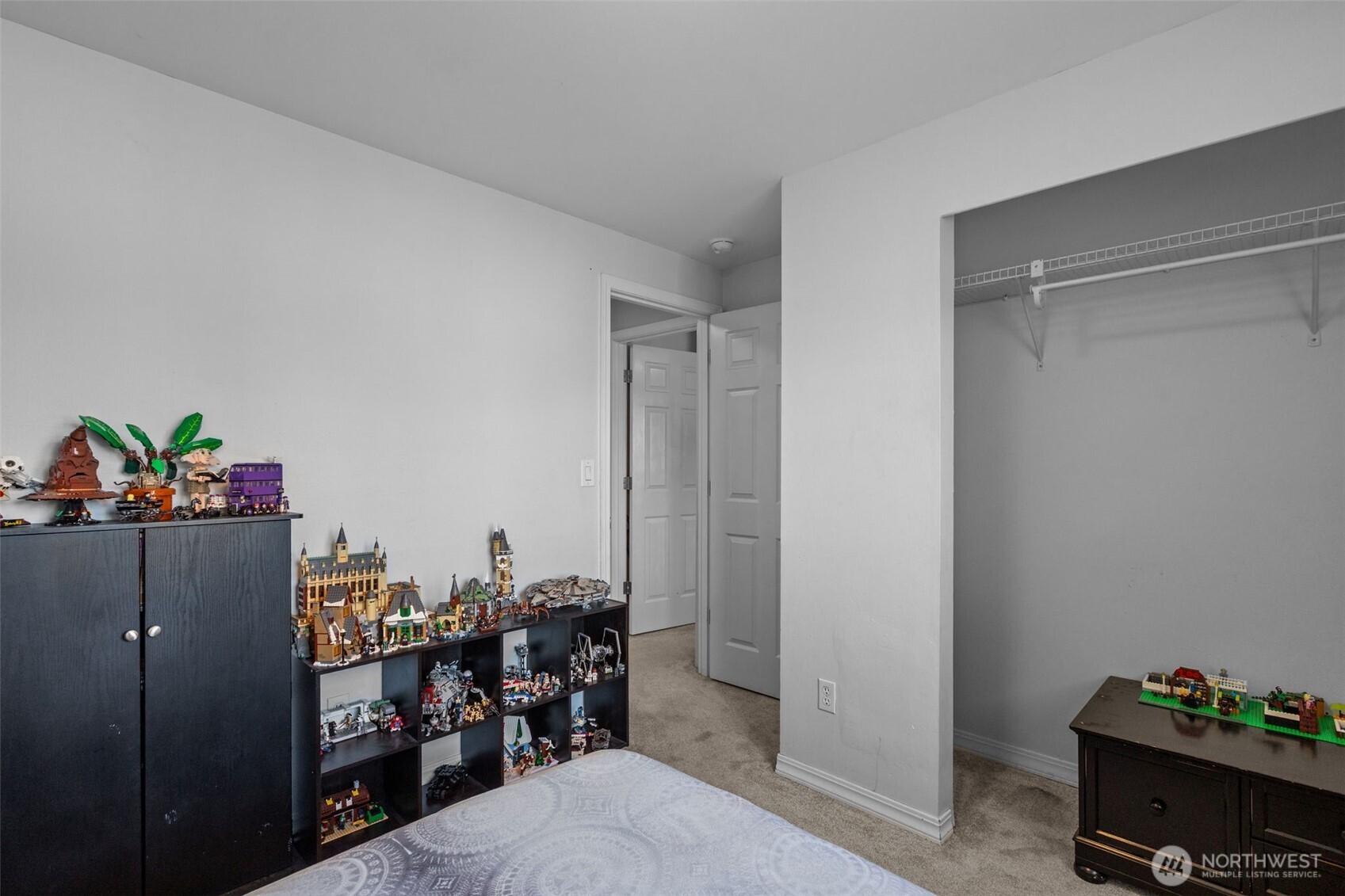 20911 Ronning Road Arlington, WA 98223 - Photo 27 of 40 a view of a workspace with furniture