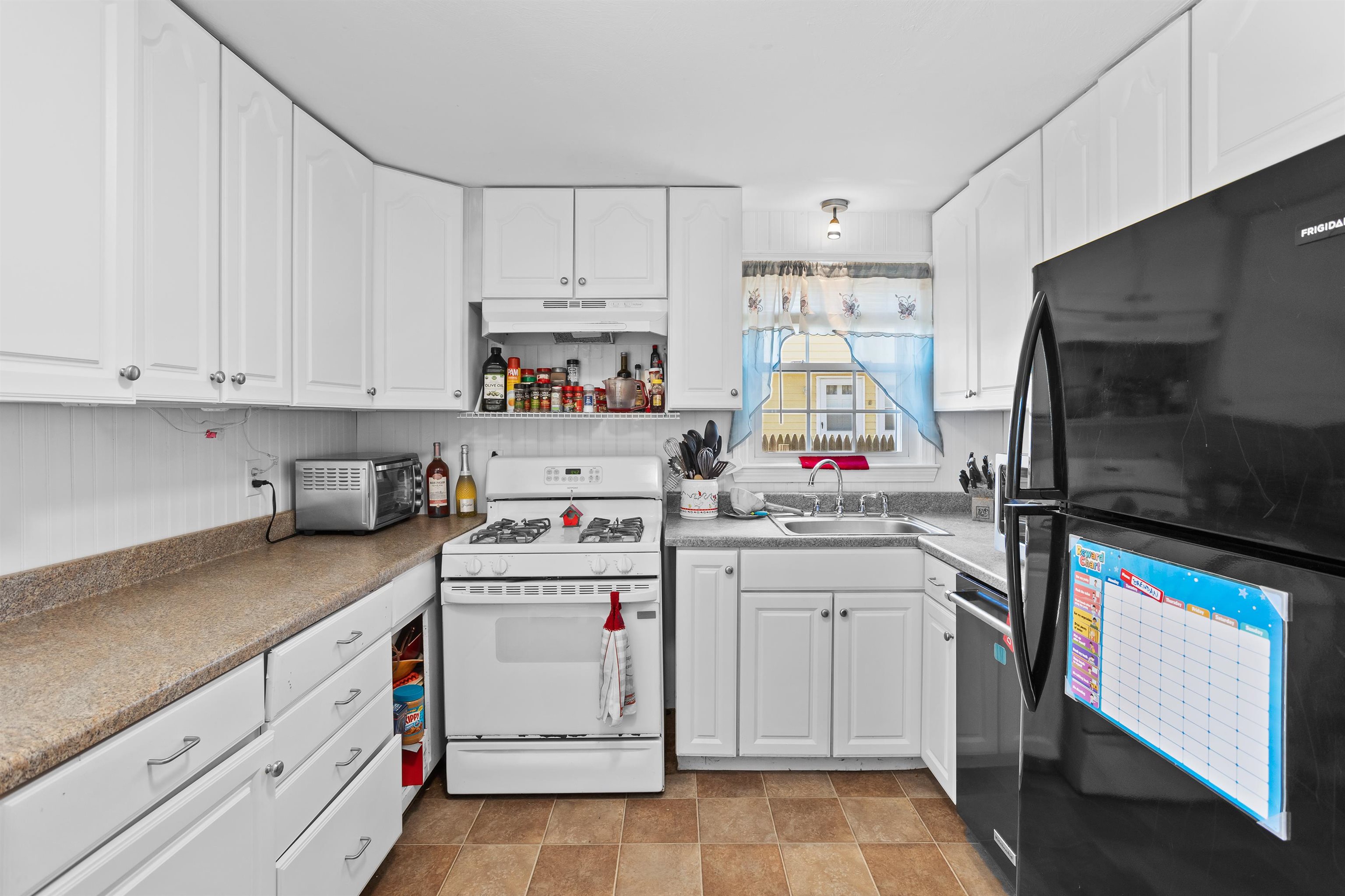 69 Caldwell Road, Unit A Nashua, NH 03060 - Photo 3 of 25 Gallery Image 3
