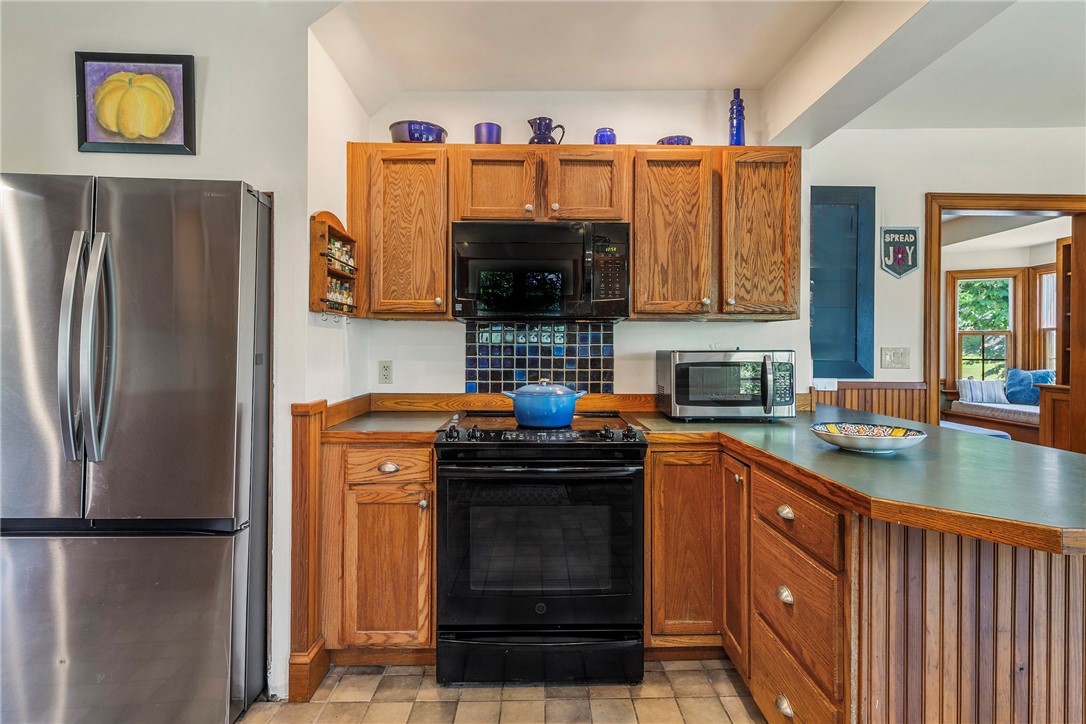 201 Paradise Avenue Middletown, RI 02842 - Photo 13 of 48