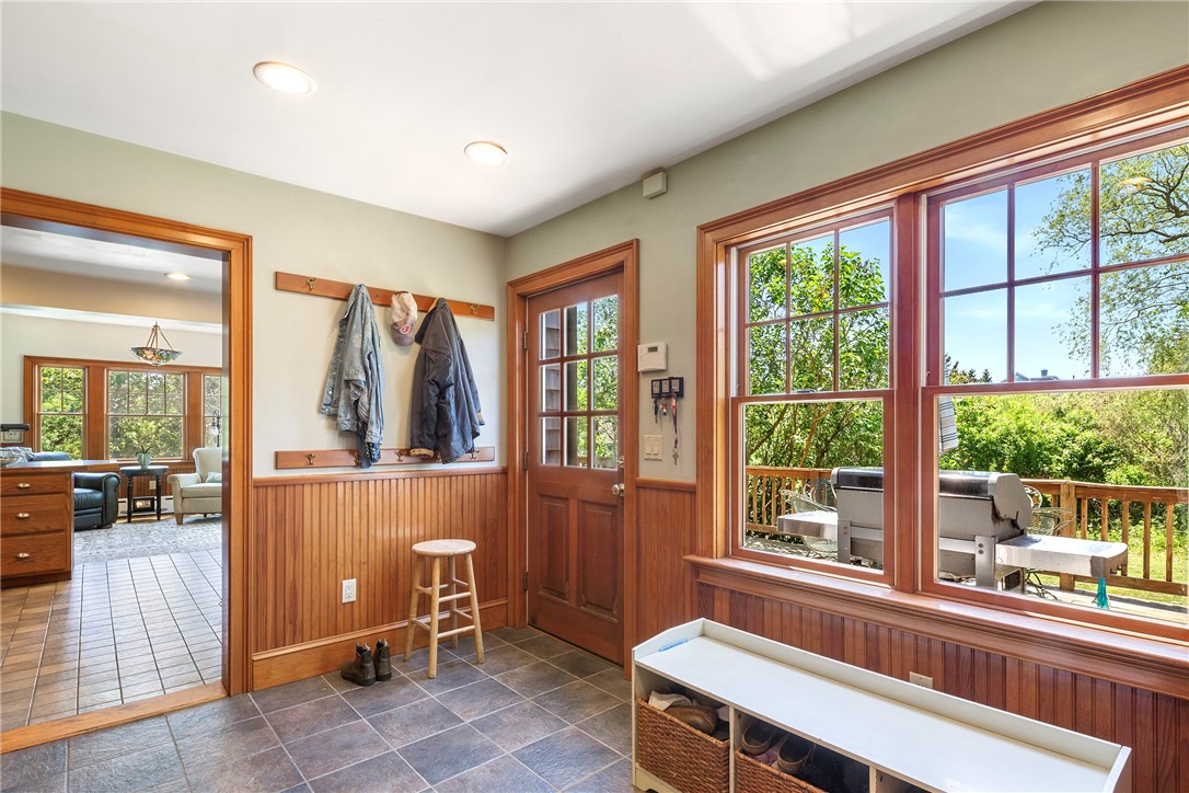 201 Paradise Avenue Middletown, RI 02842 - Photo 15 of 48