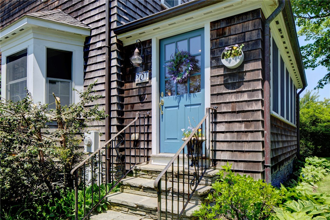 201 Paradise Avenue Middletown, RI 02842 - Photo 35 of 48