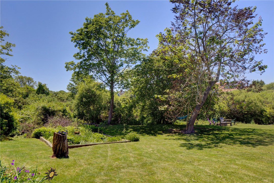 201 Paradise Avenue Middletown, RI 02842 - Photo 38 of 48