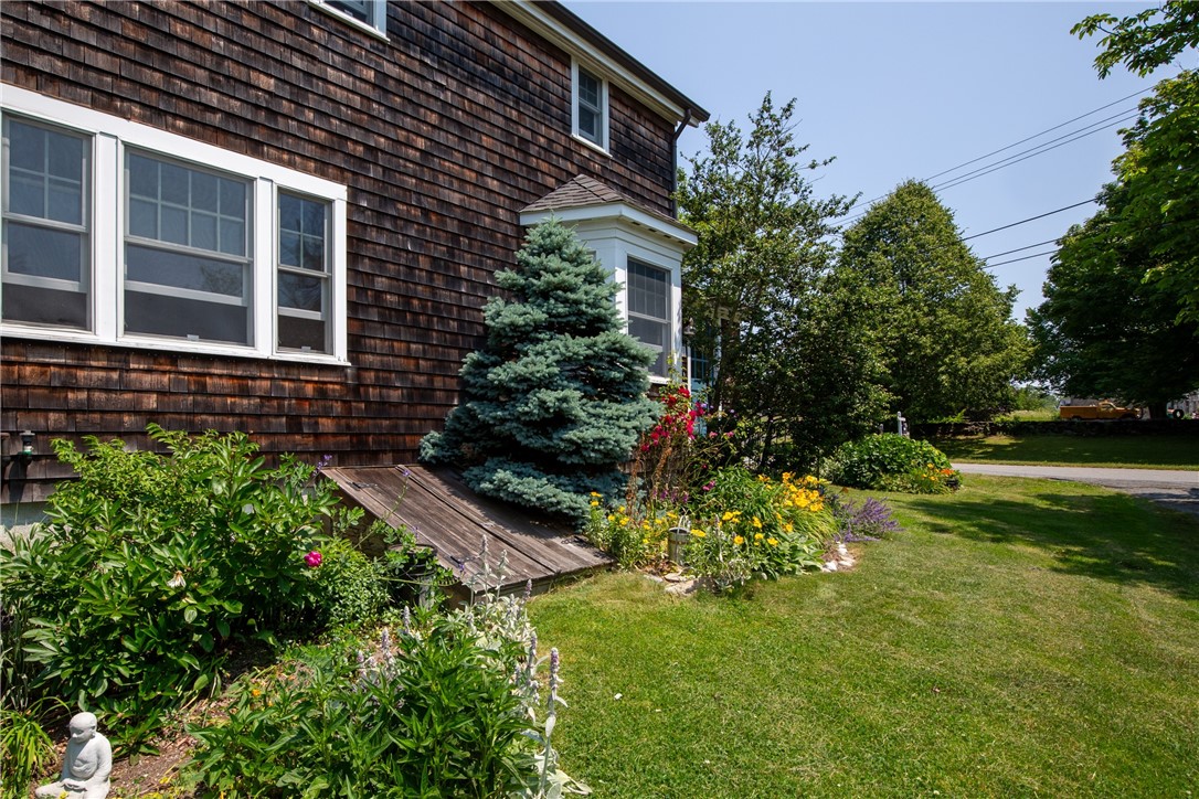 201 Paradise Avenue Middletown, RI 02842 - Photo 4 of 48