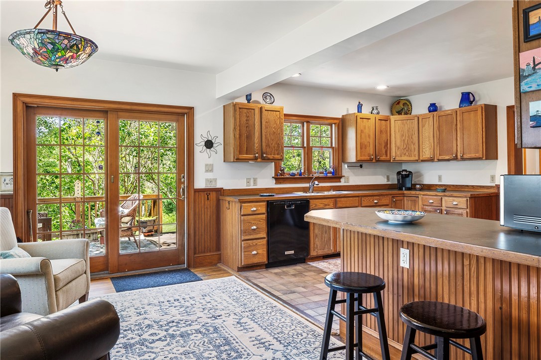 201 Paradise Avenue Middletown, RI 02842 - Photo 10 of 48