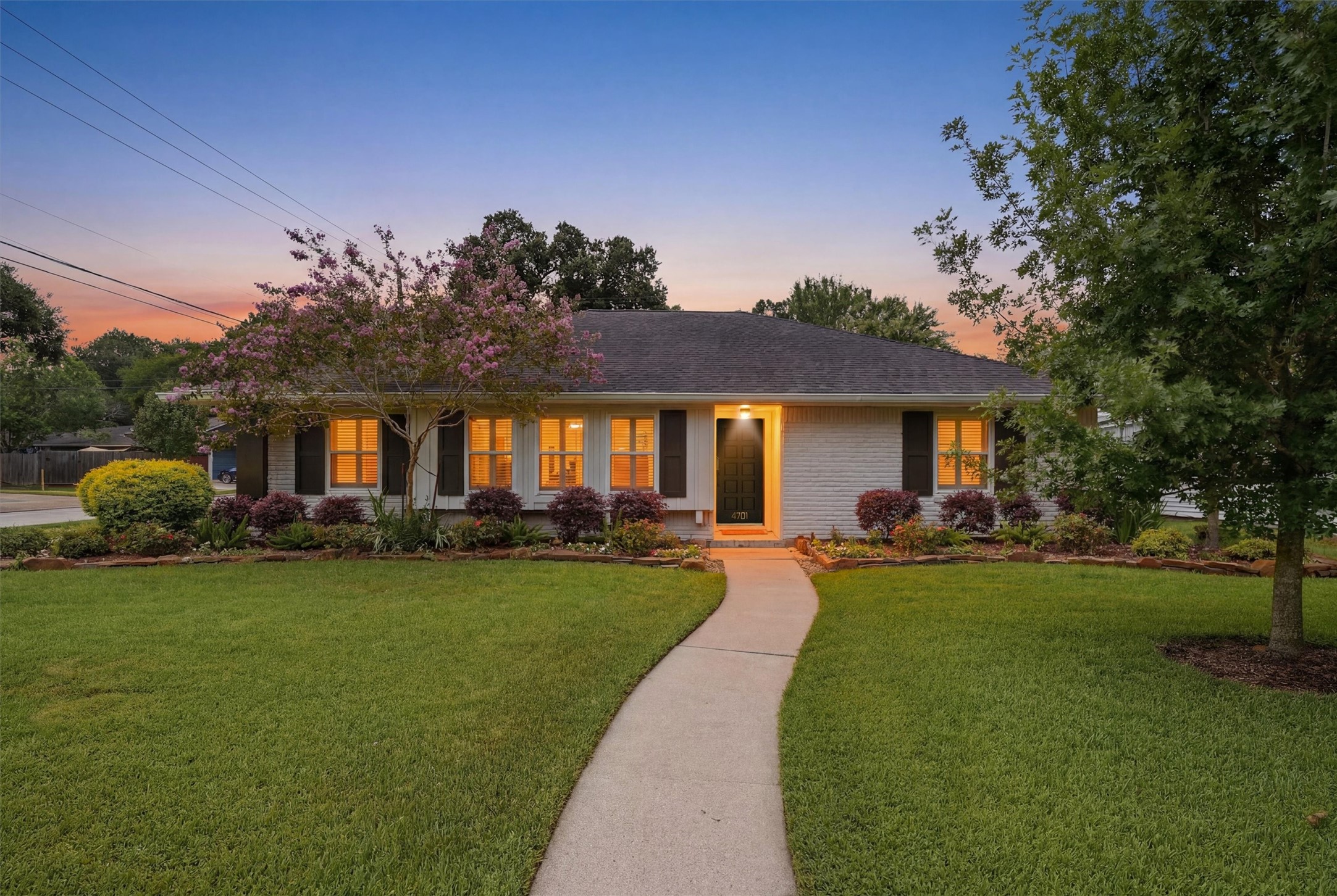 4701 Hummingbird Street Houston, TX 77035 - Photo 1 of 28 Welcome to 4701 Hummingbird St, a picture-perfect ranch home in Willowbrook in the desirable Willowbend area.