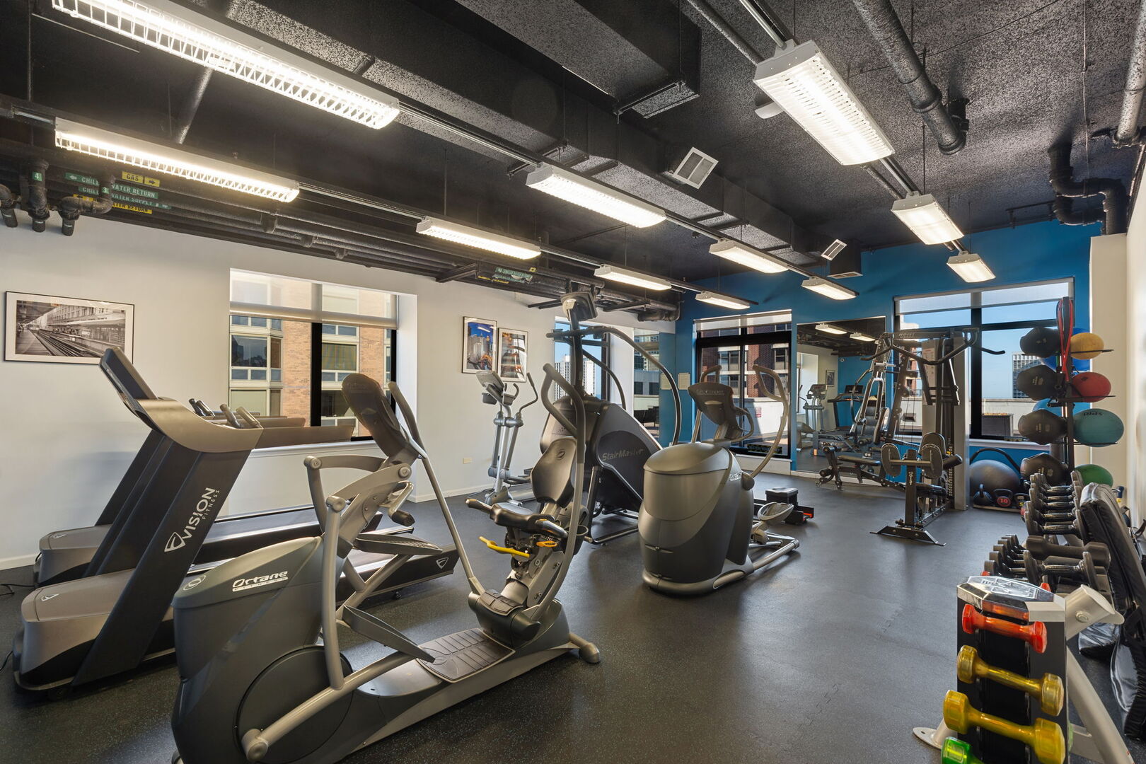 1122 North Dearborn Street, Unit 25H Chicago, IL 60610 - Photo 22 of 30 a view of a room with gym equipment