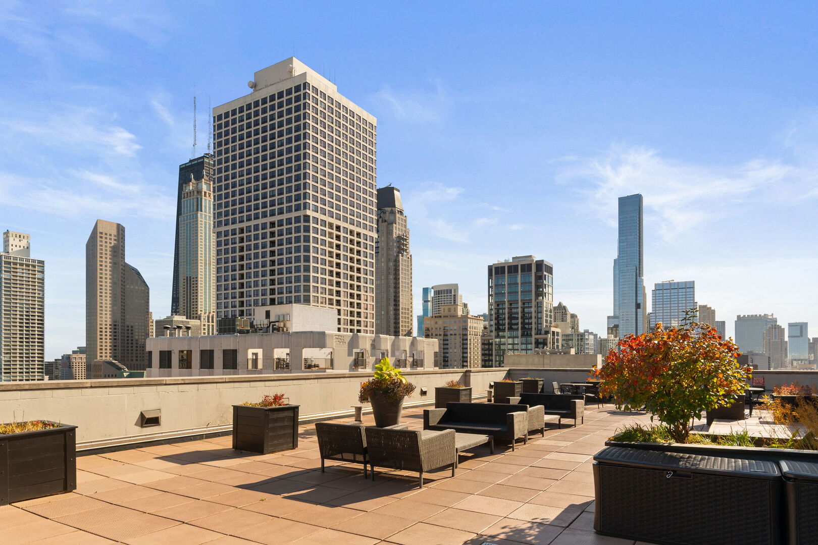 1122 North Dearborn Street, Unit 25H Chicago, IL 60610 - Photo 25 of 30 a view of roof with sitting area