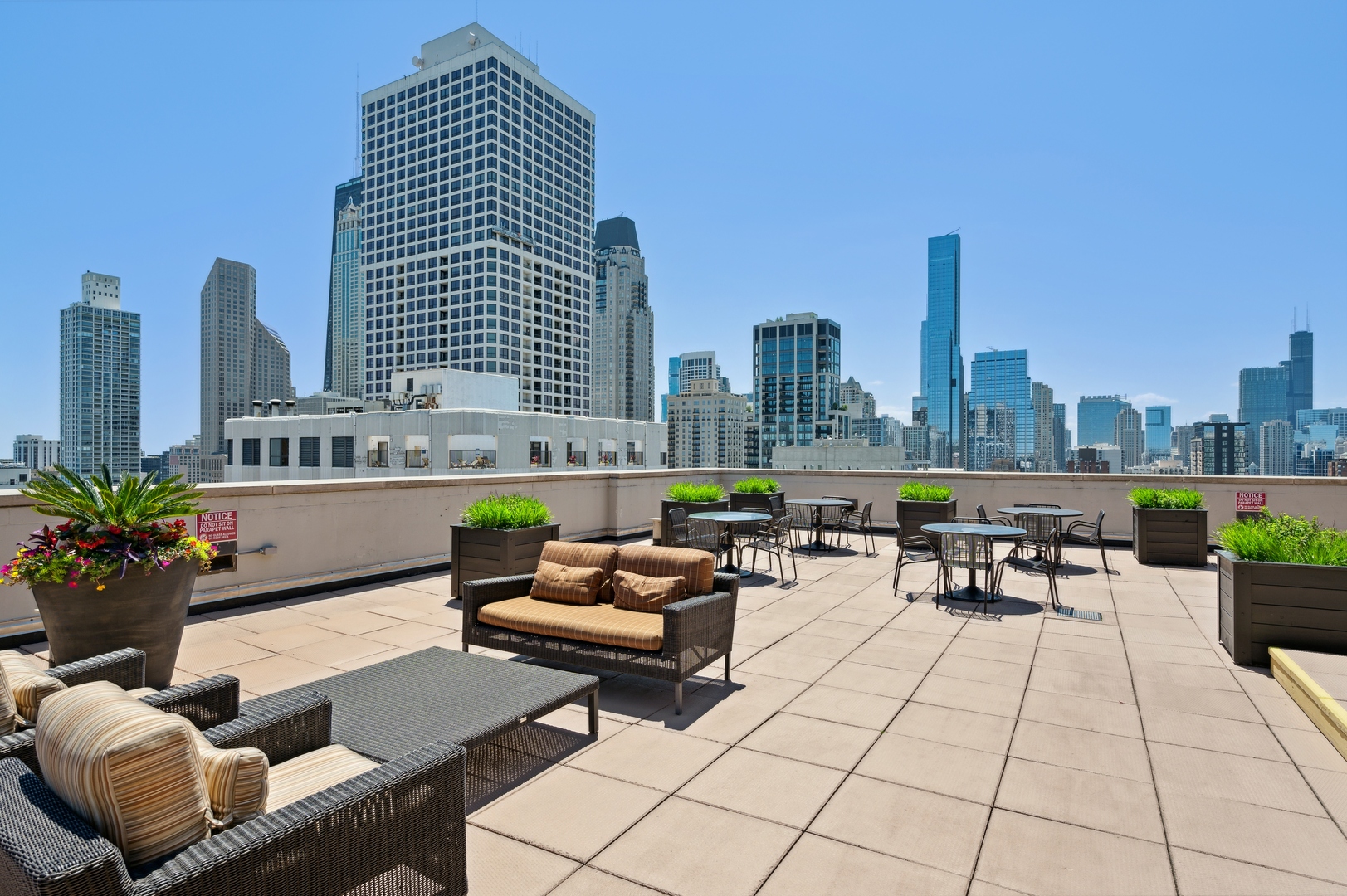 1122 North Dearborn Street, Unit 25H Chicago, IL 60610 - Photo 29 of 30 a view of a terrace with furniture