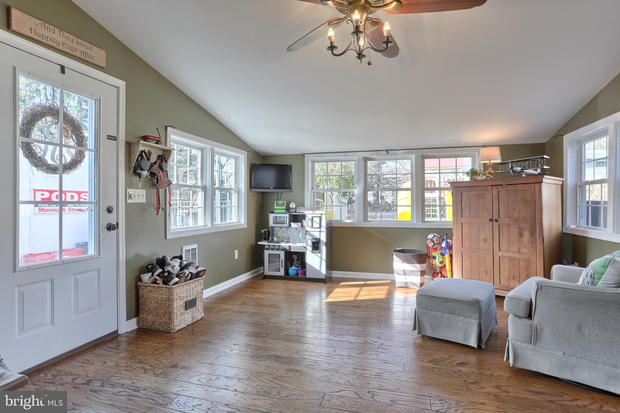 406 North Houcks Road Harrisburg, PA 17109 - Photo 12 of 38 Gallery Image 12