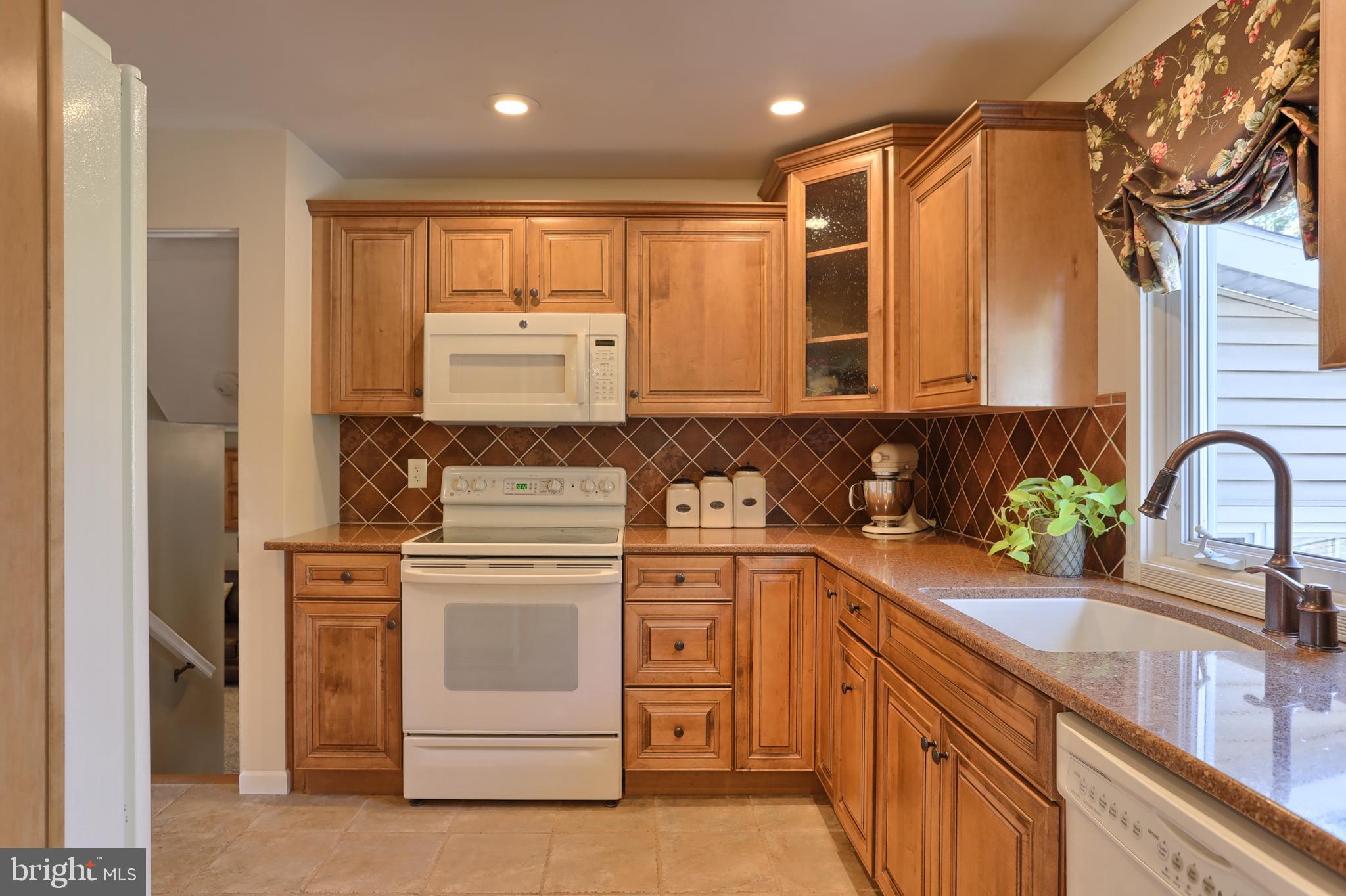 406 North Houcks Road Harrisburg, PA 17109 - Photo 10 of 38 Gallery Image 10