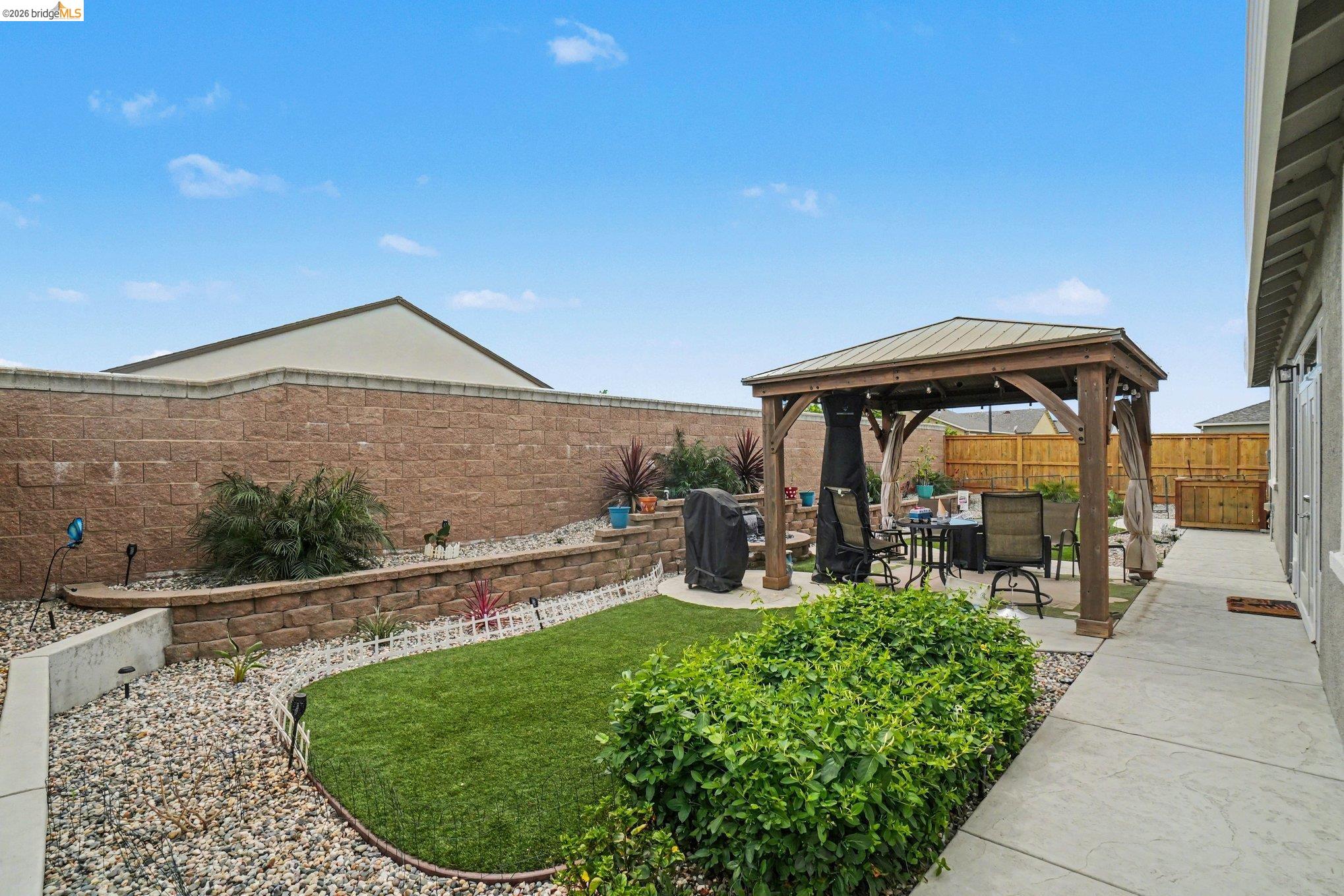 4585 Prairie Path Rio Vista, CA 94571 - Photo 27 of 45 a view of a chairs and tables in the patio