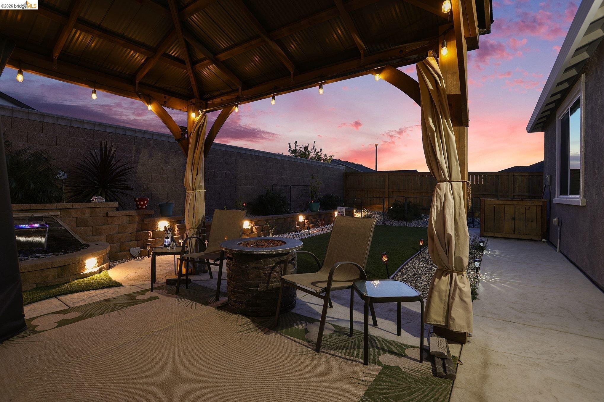 4585 Prairie Path Rio Vista, CA 94571 - Photo 38 of 45 a outdoor space with lots of tables and chairs