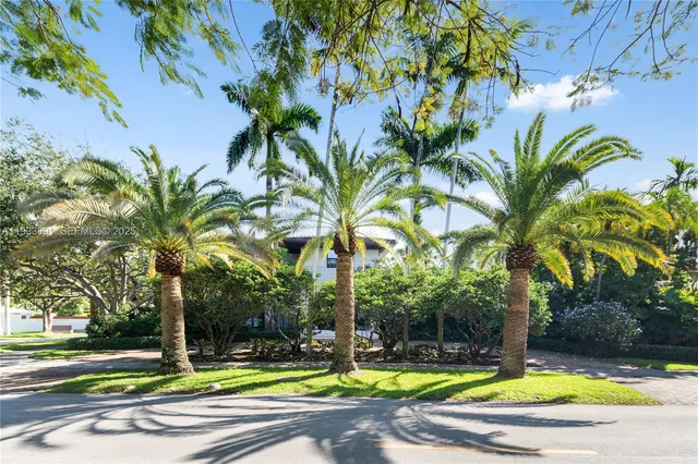 $8,750,000 | 5077 North Bay Road, Miami Beach, FL 33140