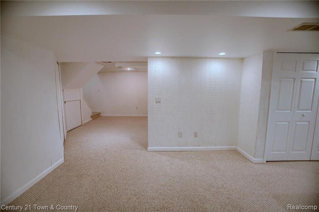 2187 Crystal Drive Rochester Hills, MI 48309 - Photo 27 of 32