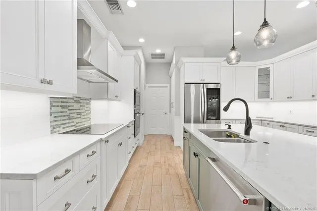 $875,000 | 449 Southeast Southwood Trail, Stuart, FL 34997