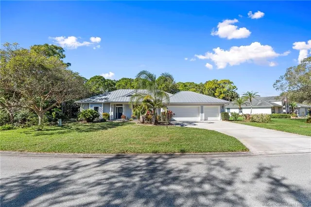 $875,000 | 449 Southeast Southwood Trail, Stuart, FL 34997