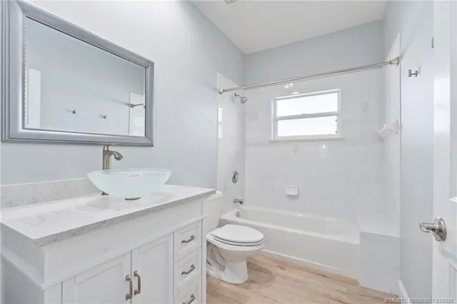 $875,000 | 449 Southeast Southwood Trail, Stuart, FL 34997