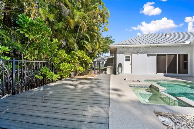 $875,000 | 449 Southeast Southwood Trail, Stuart, FL 34997