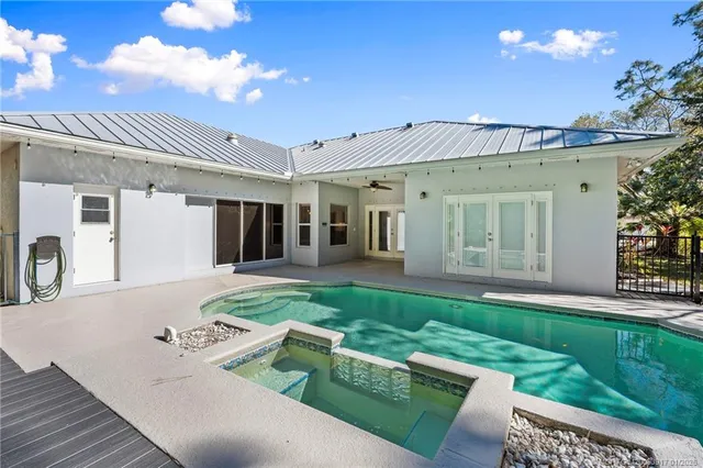 $875,000 | 449 Southeast Southwood Trail, Stuart, FL 34997