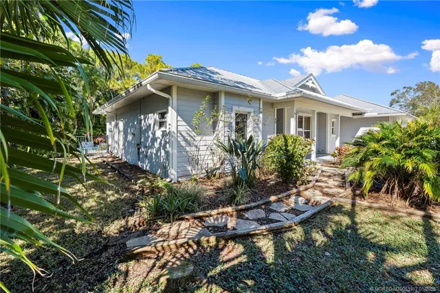 $875,000 | 449 Southeast Southwood Trail, Stuart, FL 34997