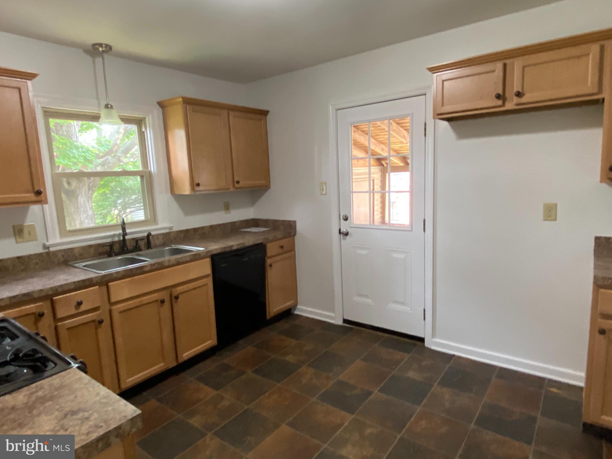 302 Pinehurst Road York, PA 17402 - Photo 5 of 9 Gallery Image 5