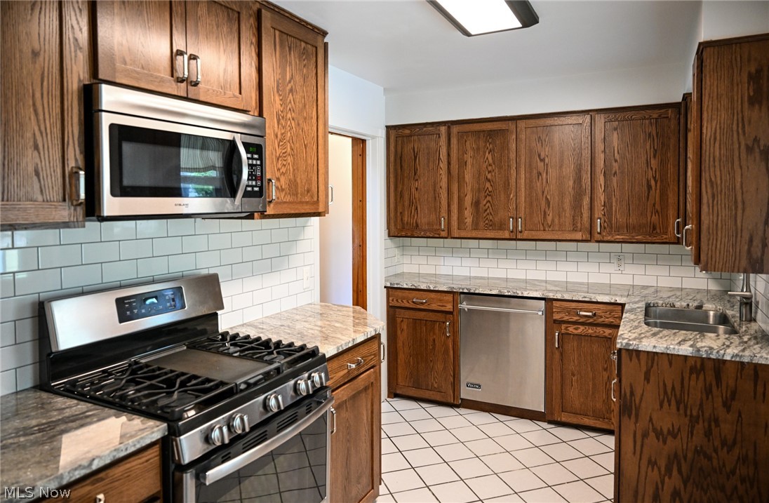 1313 Richmond Road Lyndhurst, OH 44124 - Photo 9 of 32 Gallery Image 9