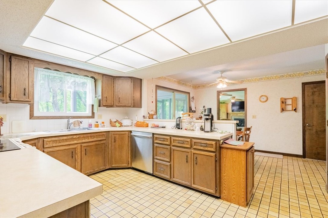 4404 Havenwood Drive Decatur, IL 62526 - Photo 4 of 13 Gallery Image 4