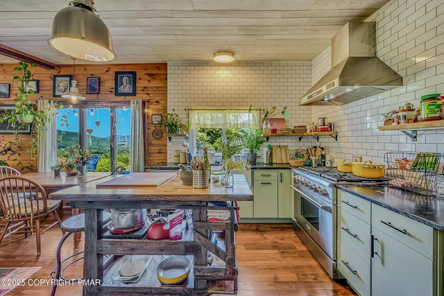 $479,900 | 261 Hall Lane, Tunkhannock, PA 18657