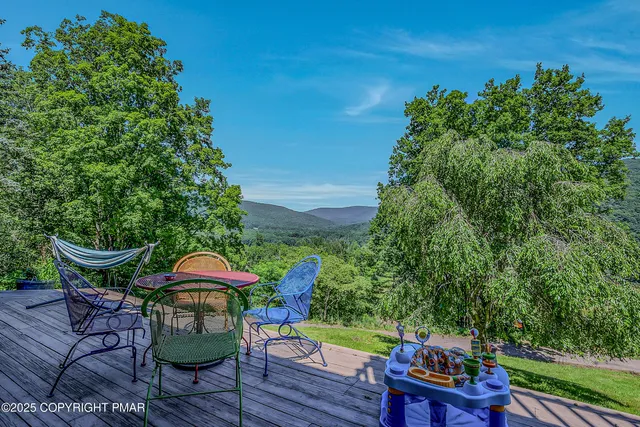 $479,900 | 261 Hall Lane, Tunkhannock, PA 18657