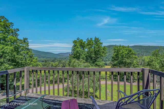 $479,900 | 261 Hall Lane, Tunkhannock, PA 18657