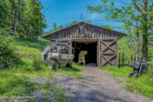 $479,900 | 261 Hall Lane, Tunkhannock, PA 18657