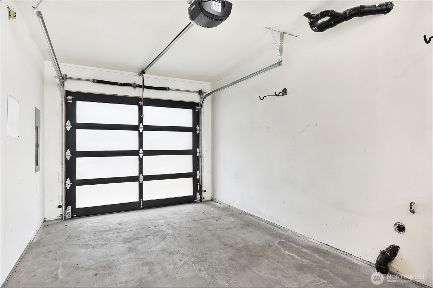 3717 South Dawson Street Seattle, WA 98118 - Photo 33 of 40 a view of an empty room