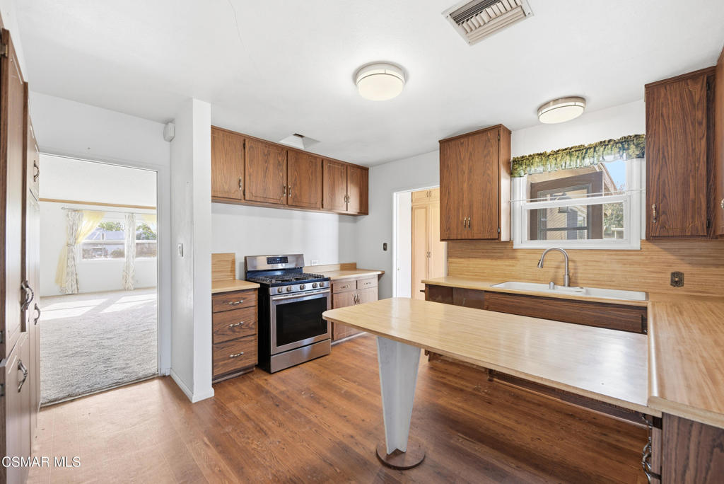 20645 Runnymede Street Winnetka, CA 91306 - Photo 7 of 32