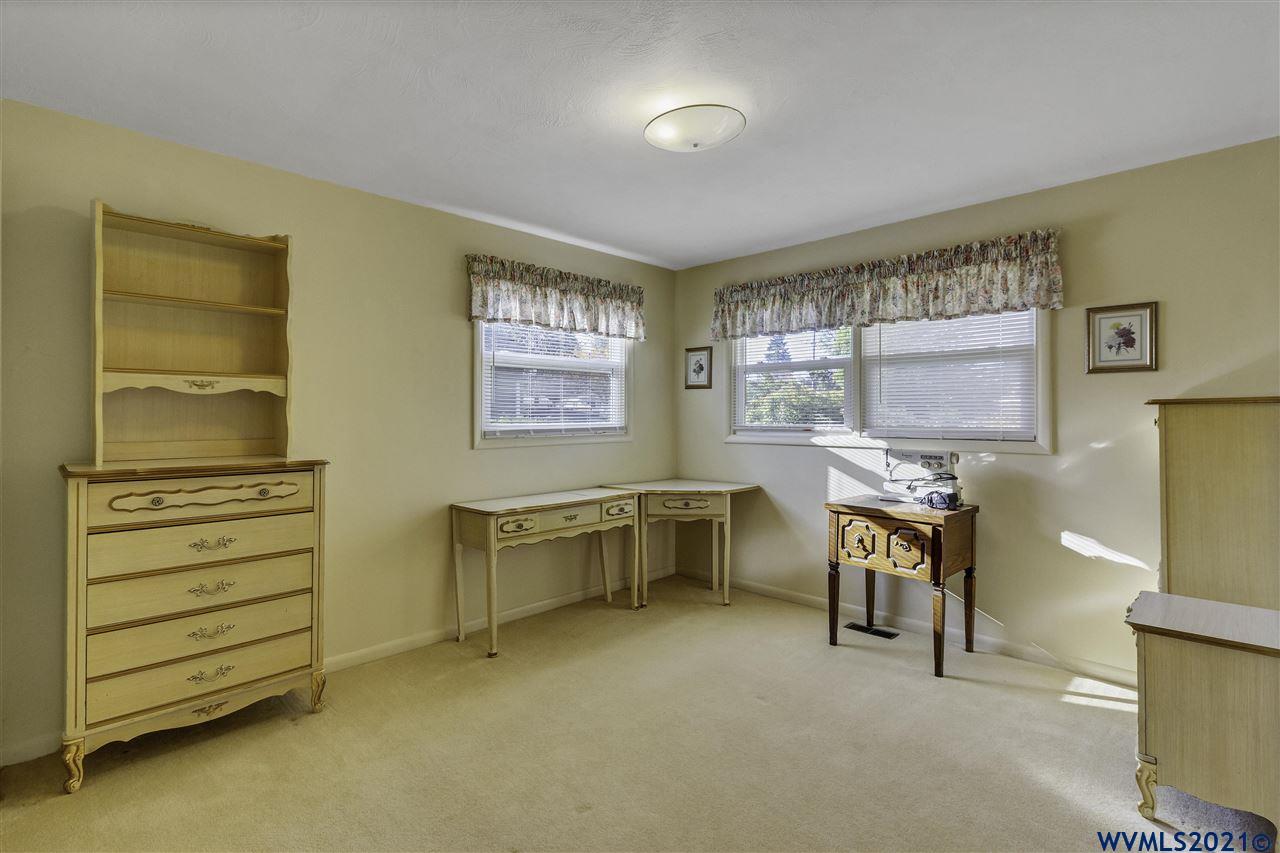 4348 Lone Oak Road Southeast Salem, OR 97302 - Photo 17 of 30 Gallery Image 17
