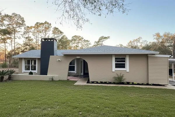 a front view of house with yard