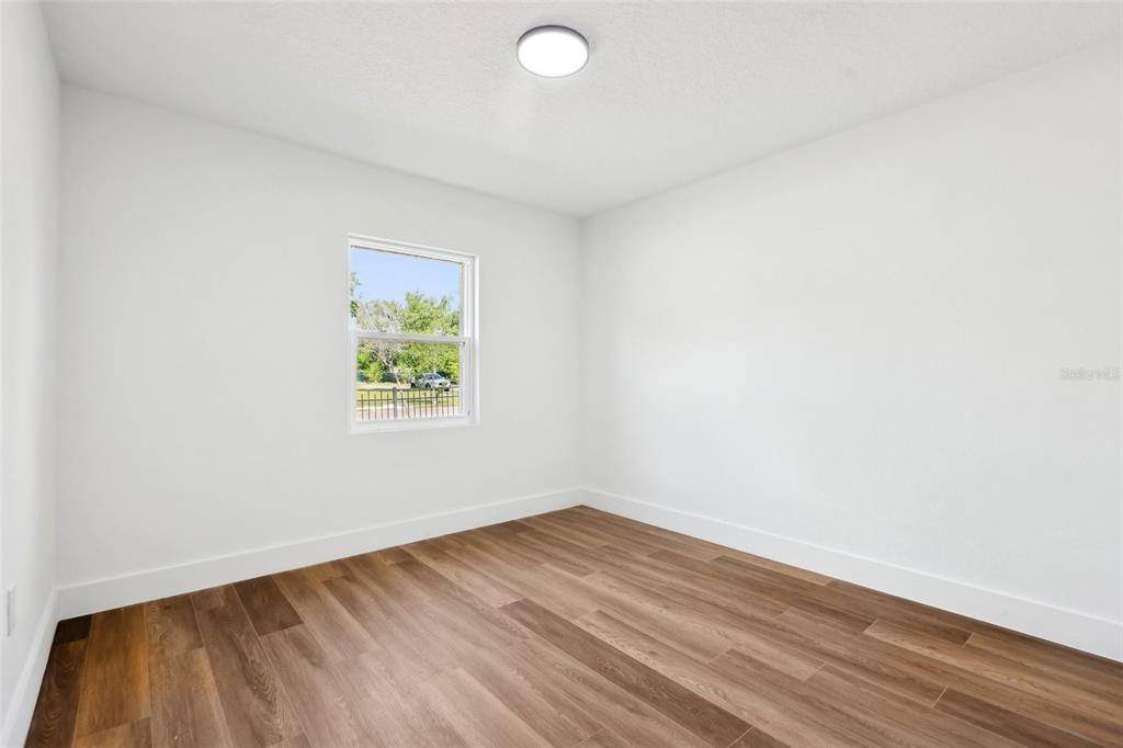 730 West Swoope Avenue Winter Park, FL 32789 - Photo 29 of 72 an empty room with wooden floor and windows