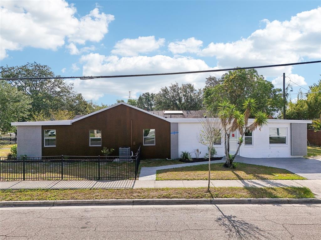 730 West Swoope Avenue Winter Park, FL 32789 - Photo 43 of 72 a front view of a house