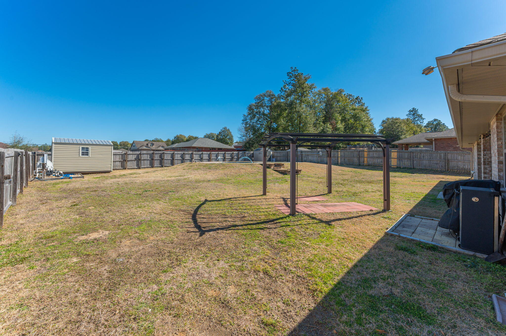 2342 Genevieve Way Crestview, FL 32536 - Photo 39 of 41 swimming pool view