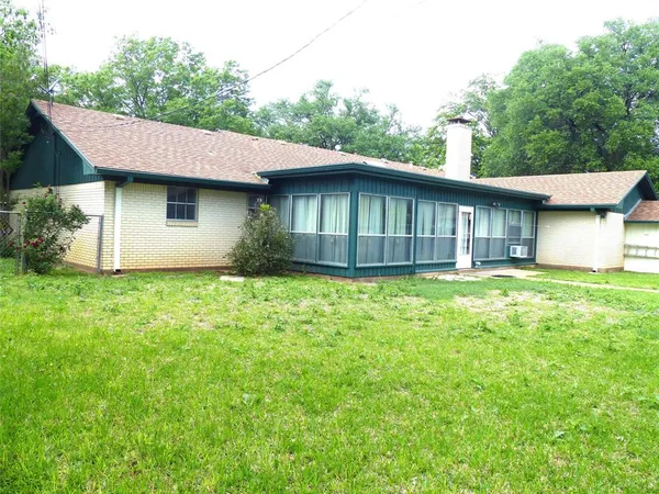 $299,000 | 2105 Stanton Street, Brady, TX 76825
