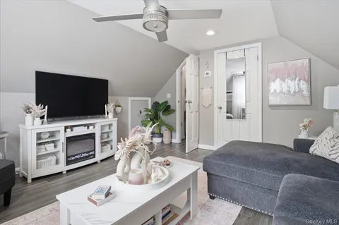 $949,999 | 272 Hamilton Avenue, Massapequa, NY 11758