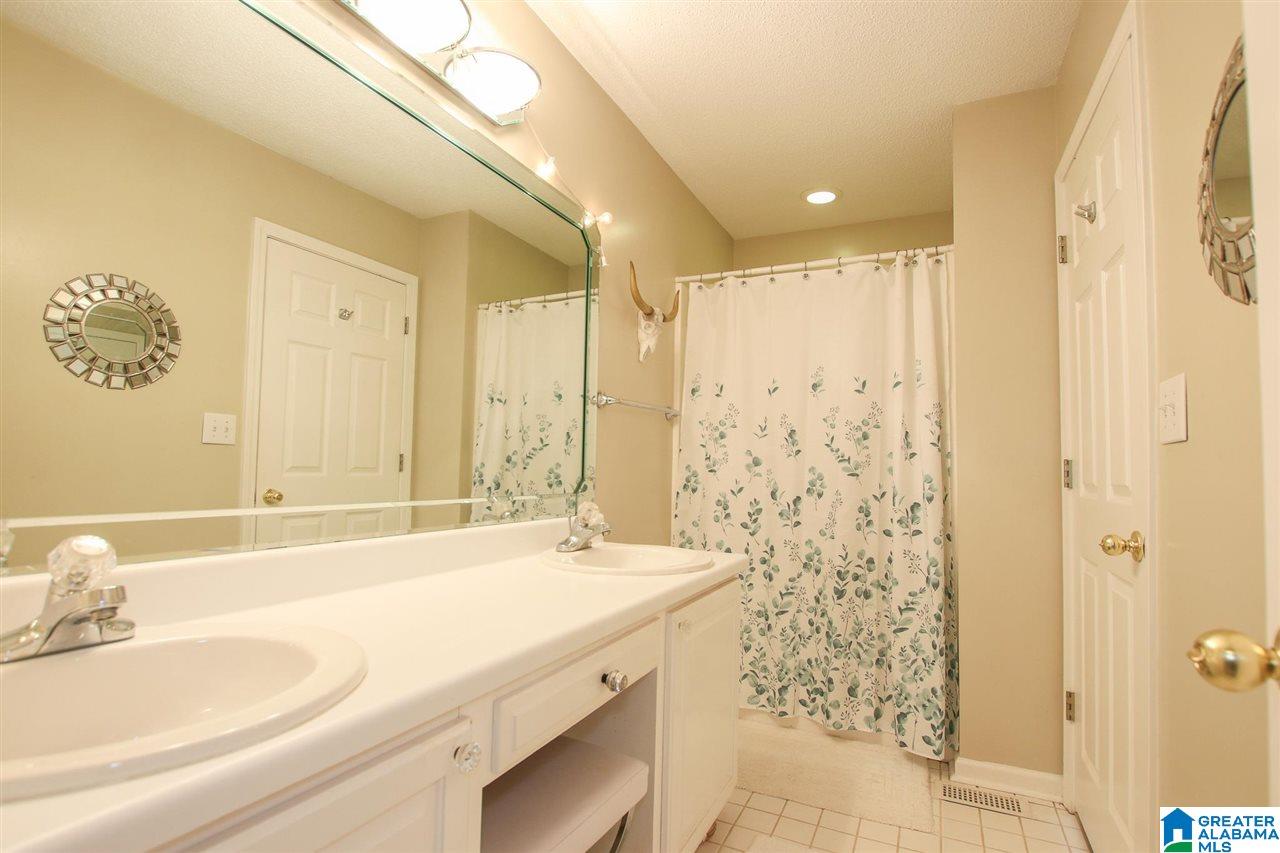 108 Emerald Point, Unit 108 Riverside, AL 35135 - Photo 22 of 40