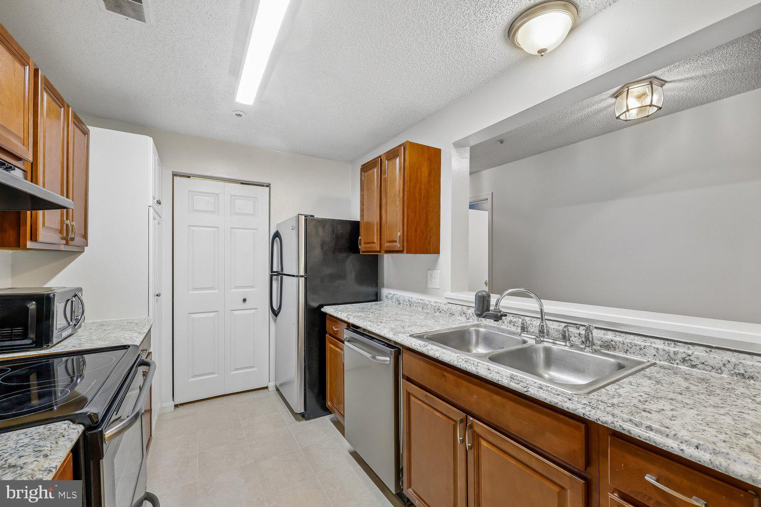 12902 Churchill Ridge Circle, Unit 7 Germantown, MD 20874 - Photo 5 of 58 Kitchen