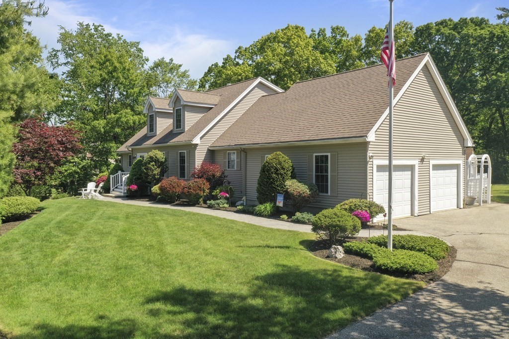 33 Colonial Farm Road Haverhill, MA 01832 - Photo 1 of 38 Gallery Image 1