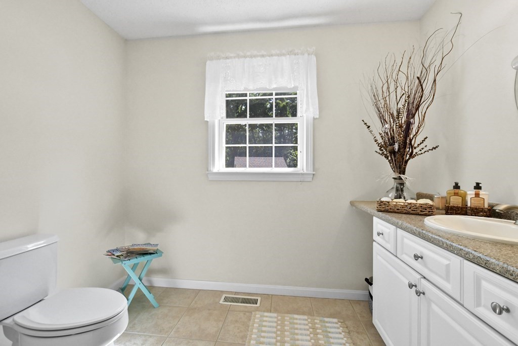 33 Colonial Farm Road Haverhill, MA 01832 - Photo 16 of 38 Gallery Image 16
